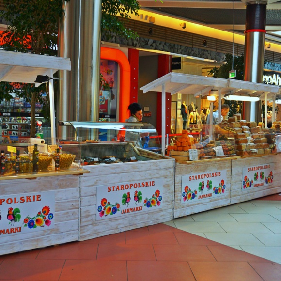 Jarmark Produktów Regionalnych 16 – 19 stycznia LIFESTYLE, Żywienie - Od środy 16 stycznia Port Łódź zaprasza na noworoczny Jarmark Produktów Regionalnych, który funkcjonować będzie w Centrum do soboty 19 stycznia. Stoiska wystawców zlokalizowane będą obok sklepu Media Markt.