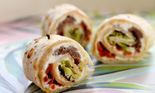 Kolorowe tortille z szarpaną wieprzowiną marki Berger i warzywami