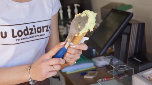 Ściągnij aplikację, pokaż kupon i kupuj lody z rabatem! LIFESTYLE, Żywienie - Nowa aplikacja Wytwórni Lodów Polskich „u Lodziarzy” pozwala śledzić pojawiające się smaki, wyszukiwać lodziarnie, a także korzystać z atrakcyjnych zniżek.