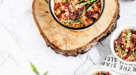 Suszone pomidory w paskach w oleju z ziołami OLE! LIFESTYLE, Żywienie - Suszone na słońcu, aromatyczne i wyróżniające się wyjątkowym smakiem, aromatyczne i o zdecydowanym smaku – takie właśnie są suszone pomidory w paskach w oleju z ziołami OLE!