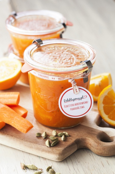 Domowej roboty konfitury dla zapracowanych LIFESTYLE, Żywienie - Sezon letni to czas na świeże, soczyste i dojrzałe owoce. Byłoby świetnie zachować wakacyjne smaki na dłużej, prawda? Dlatego już teraz powinniśmy pomyśleć o zrobieniu pysznego, domowego przetworu, który z pewnością przypomni nam smaki lata w jesienny czy zimowy dzień.