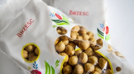 Pomysły na dodatki do chłodników LIFESTYLE, Żywienie - Sezon na chłodniki w pełni. Na wakacyjnych stołach króluje chłodnik litewski, ogórkowy, czy chłodniki owocowe. Z czym, poza klasycznym jajkiem czy makaronem, podawać tę letnią potrawę, aby urozmaicić jej smak oraz wygląd?
