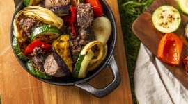 Weekendowe grillowanie ze smakiem LIFESTYLE, Żywienie - Podpowiadamy co warto upiec na grillu – nie będzie to zwykła kaszanka i kiełbaski!