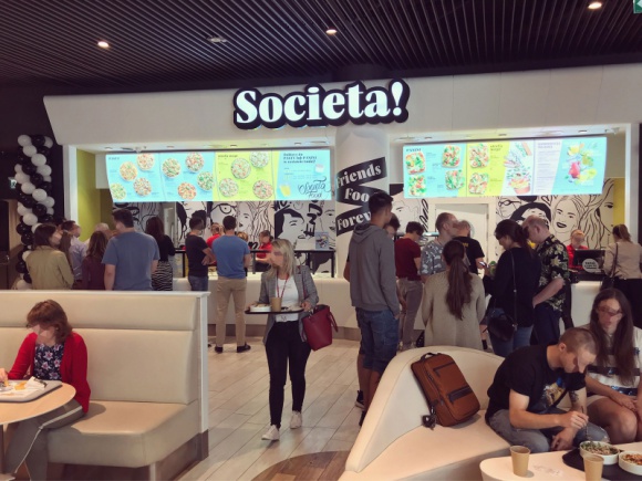 Nowa, inspirowana włoskimi smakami restauracja Societa otworzyła się w Blue City LIFESTYLE, Żywienie - Societa serwuje pasty oraz panini, których składniki można samodzielnie komponować. W ofercie restauracji są również desery i lemoniady.