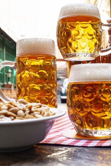 Kufel piwa za 3,50 zł ? Tak, to możliwe! LIFESTYLE, Żywienie - 8, 12, a nawet 16 zł! Tak, tyle czasem trzeba zapłacić, żeby napić się piwa w Warszawie. Ale jest miejsce, gdzie serwowane jest dobre piwo w dobrej cenie.