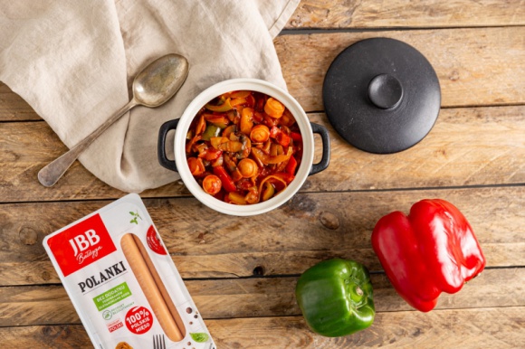 Trzy pomysły na parówki w nowoczesnym wydaniu LIFESTYLE, Żywienie - Sprawdź koniecznie nasze przepisy na leczo, warzywa z parówkami oraz zapiekane parówki w cieście ziołowym. Obiecujemy, że będzie pysznie!