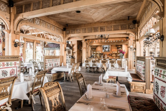 GÓRALSKA TRADYCJA NAJLEPSZA W ZAKOPANEM WEDŁUG GAULT & MILLAU LIFESTYLE, Żywienie - Po raz pierwszy w historii restauracja z Zakopanego otrzymała dwie czapki kucharskie w „Żółtym Przewodniku Gault & Millau”.