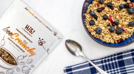 Szybkie śniadanie nie musi być niezdrowe LIFESTYLE, Żywienie - Często śniadanie (o ile w ogóle) jemy w biegu, łapiąc słodką bułkę czy batona. A wystarczy poświęcić chwilę, by zdrowo rozpocząć dzień – i to nawet w słodkim wydaniu!