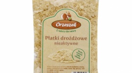 Wielozadaniowe płatki drożdżowe, czyli „wegański parmezan” od firmy Orzeszek LIFESTYLE, Żywienie - Osoby będące na diecie wegańskiej sięgają po nie coraz częściej. Są źródłem witamin z grupy B, wzbogacają dania w białko i charakteryzują się serowo-orzechowym smakiem. Mowa o płatkach drożdżowych od firmy Orzeszek.