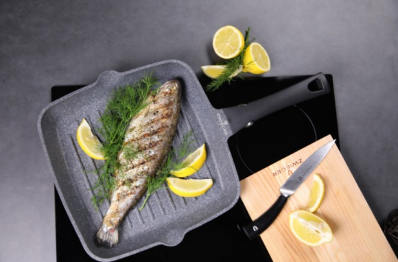 Domowe grillowanie, czyli smaczne kąski na talerzu LIFESTYLE, Żywienie - Zbliżająca się majówka to czas spotkań ze znajomymi i rodziną. W tym roku nie tylko spotkania, ale i grillowanie na świeżym powietrzu zostały ograniczone. Na szczęście pozostają pewne rozwiązania, z których warto skorzystać w tym szczególnym momencie.