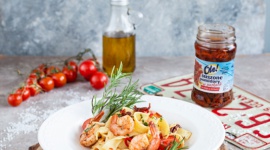 Makaron z krewetkami i suszonymi pomidorami w paskach w oleju z ziołami OLE! LIFESTYLE, Żywienie - Makaron z krewetkami i suszonymi pomidorami w paskach w oleju z ziołami OLE!