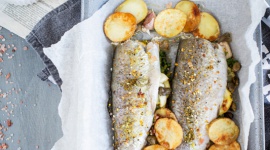 Kapary w oleju z ziołami OLE! – śródziemnomorski aromat w Twojej kuchni LIFESTYLE, Żywienie - Szukasz oryginalnych produktów? Lubisz łączyć różne smaki i ważna jest dla Ciebie jakość składników? Jeśli tak - pokochasz kapary w oleju z ziołami OLE! Jest to wykwintna i zaskakująca propozycja, której wystarczy raz spróbować, aby na stałe zagościła w kuchni.