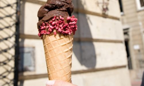 Rzemieślnicze lody czekoladowe – zdrowy hit lata!