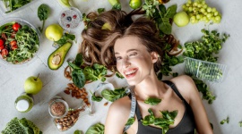 Czy naprawdę warto rozkochać się w zielonych warzywach liściastych? LIFESTYLE, Żywienie - Wprowadź na stałe do menu zielone dary natury, a w podzięce wzmocnisz swoją odporność, będziesz cieszyć się ładniejszą skórę i talią o jakiej nawet nie śniłaś.