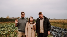 Kuroniowie Diety poszukują lokalnych ekodostawców LIFESTYLE, Żywienie - Naturalność, lokalność i sezonowość – takie wartości przyświecają firmie diet pudełkowych Kuroniowie Diety, która gwarantuje, że codziennie dostarczy nam zdrowie pod same drzwi.