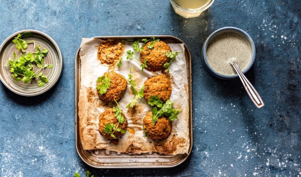 kotleciki-z-tahini-72dpi Pieczone kotleciki z mięsem mielonym, kaszą jaglaną i pastą tahini