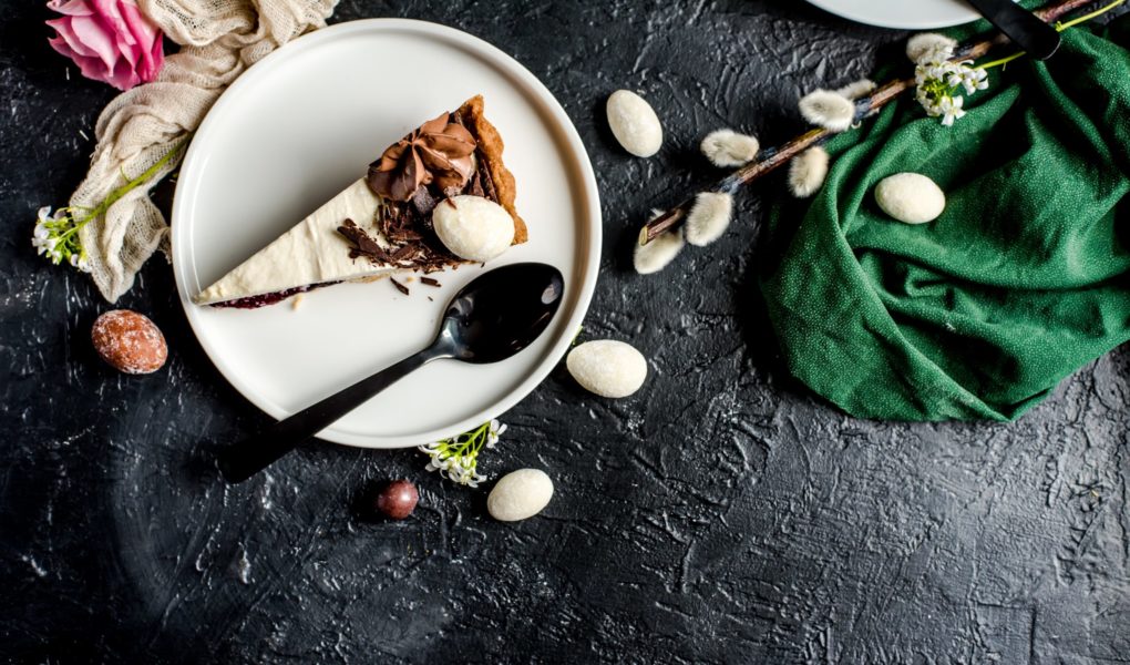 Tarta-cha┼ewowa-scaled Wielkanocna tradycja z twistem: Sernik podwójnie chałwowy, Tarta z sezamową nutą oraz Mazurek chałwowy