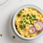 Twaróg nie tylko do kanapek – sprawdź w jakich daniach najlepiej się sprawdzi