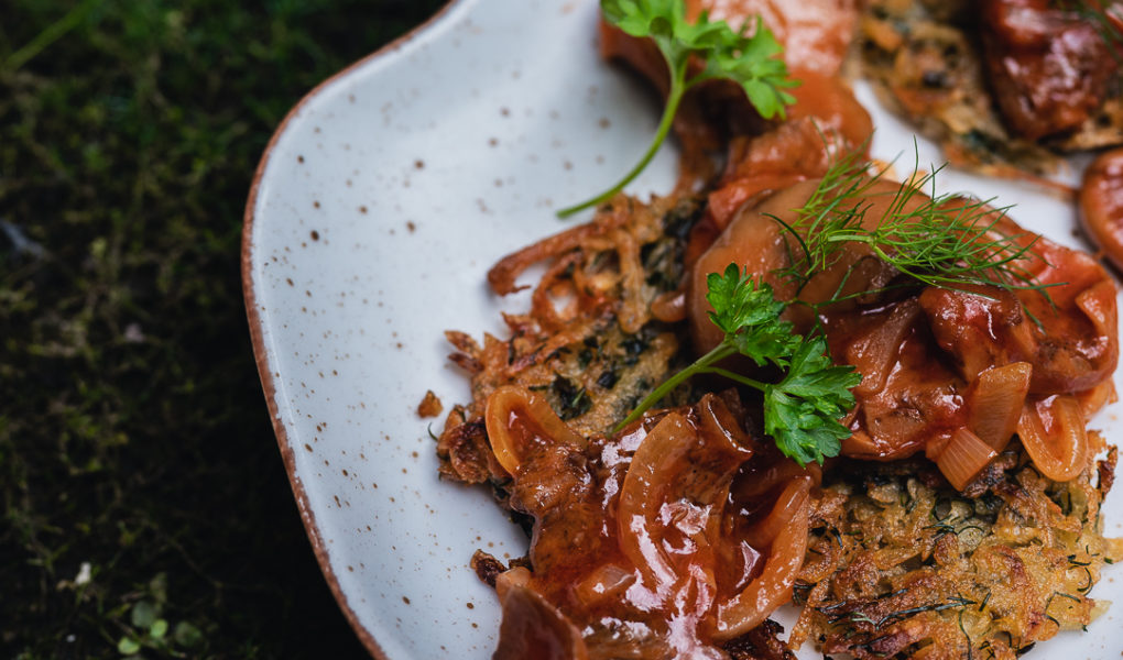 Jacek-placek-z-rydzami_fot.Grzegorz-Grzeszczak-GG-Authentic Ziemniaki jesiennie – trzy pomysły na ziemniaczane dania według Andrzeja Polana